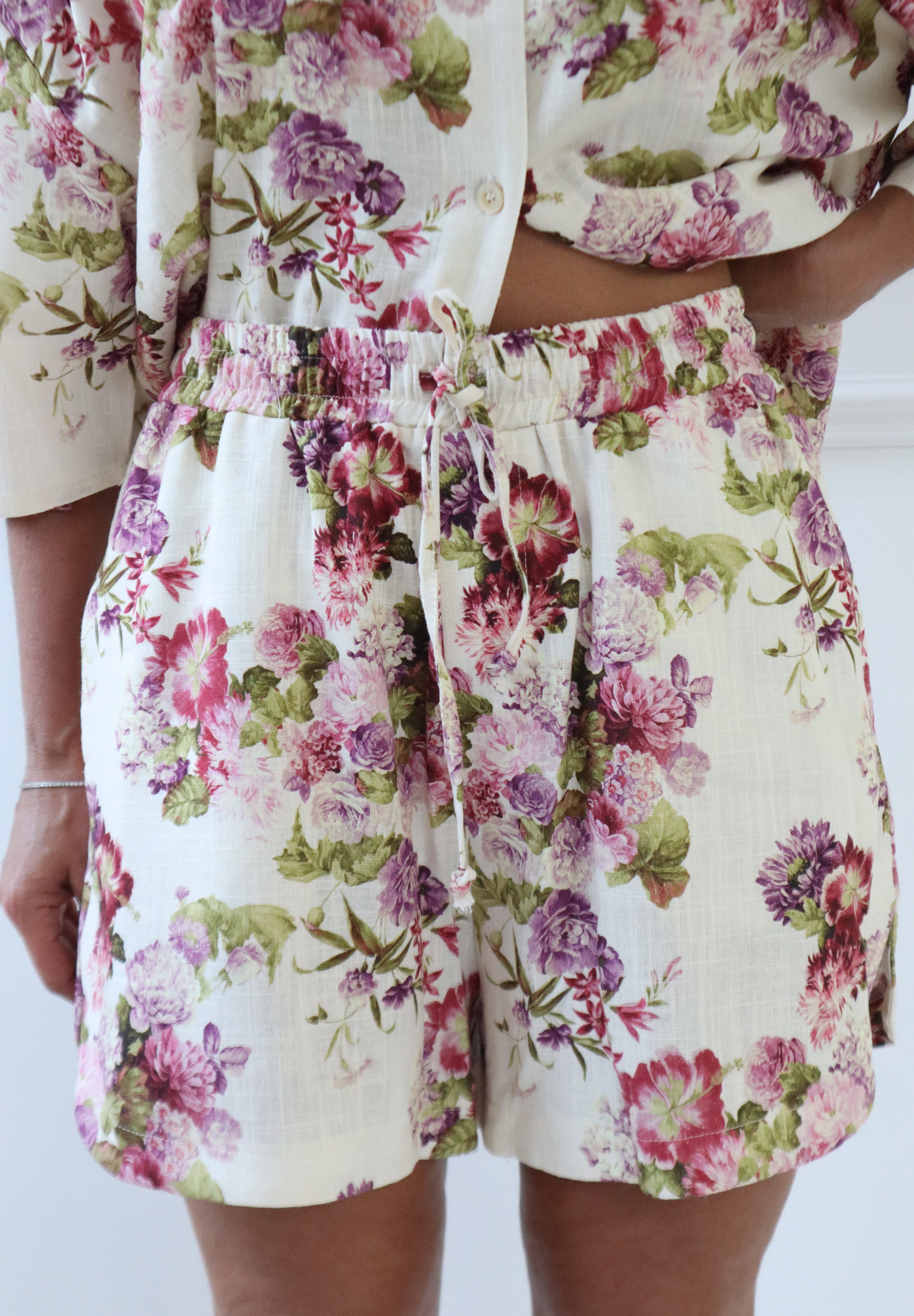 SHORT FLORES