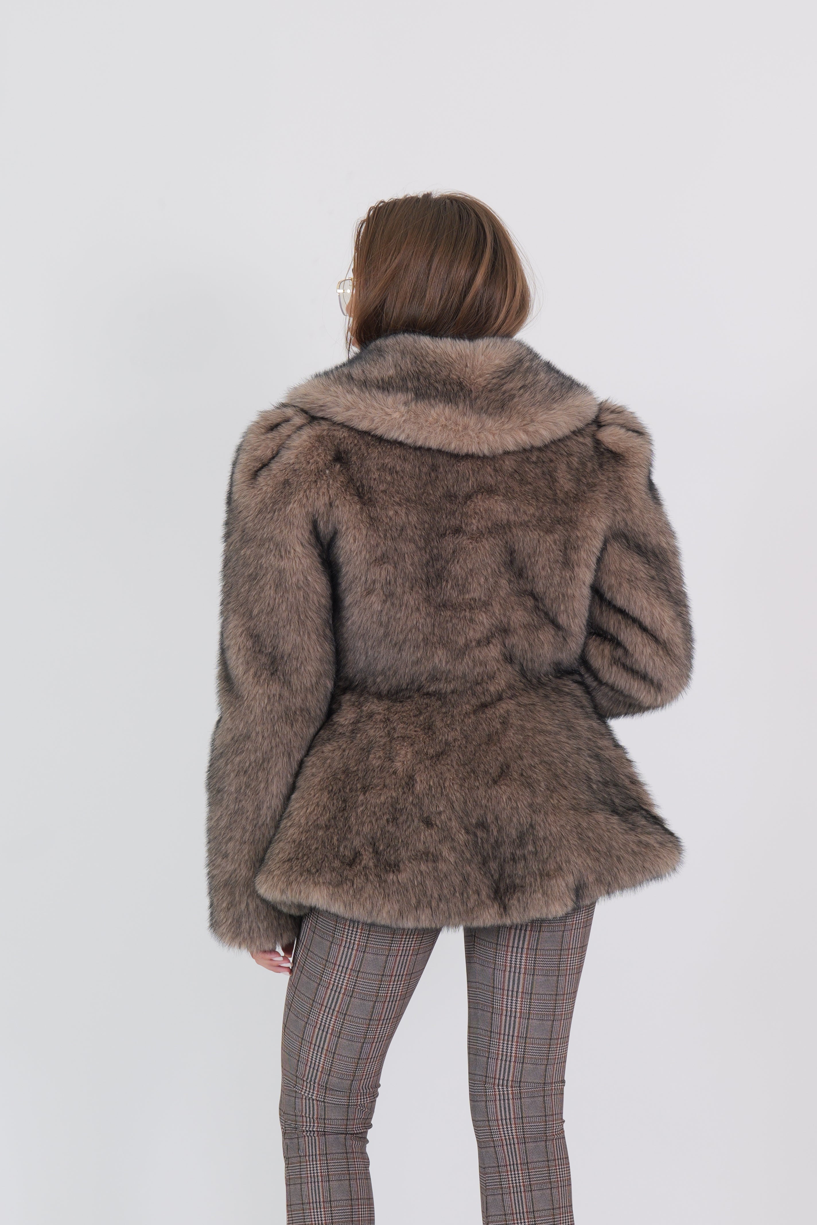 FUR LIV POLAR WOLF
