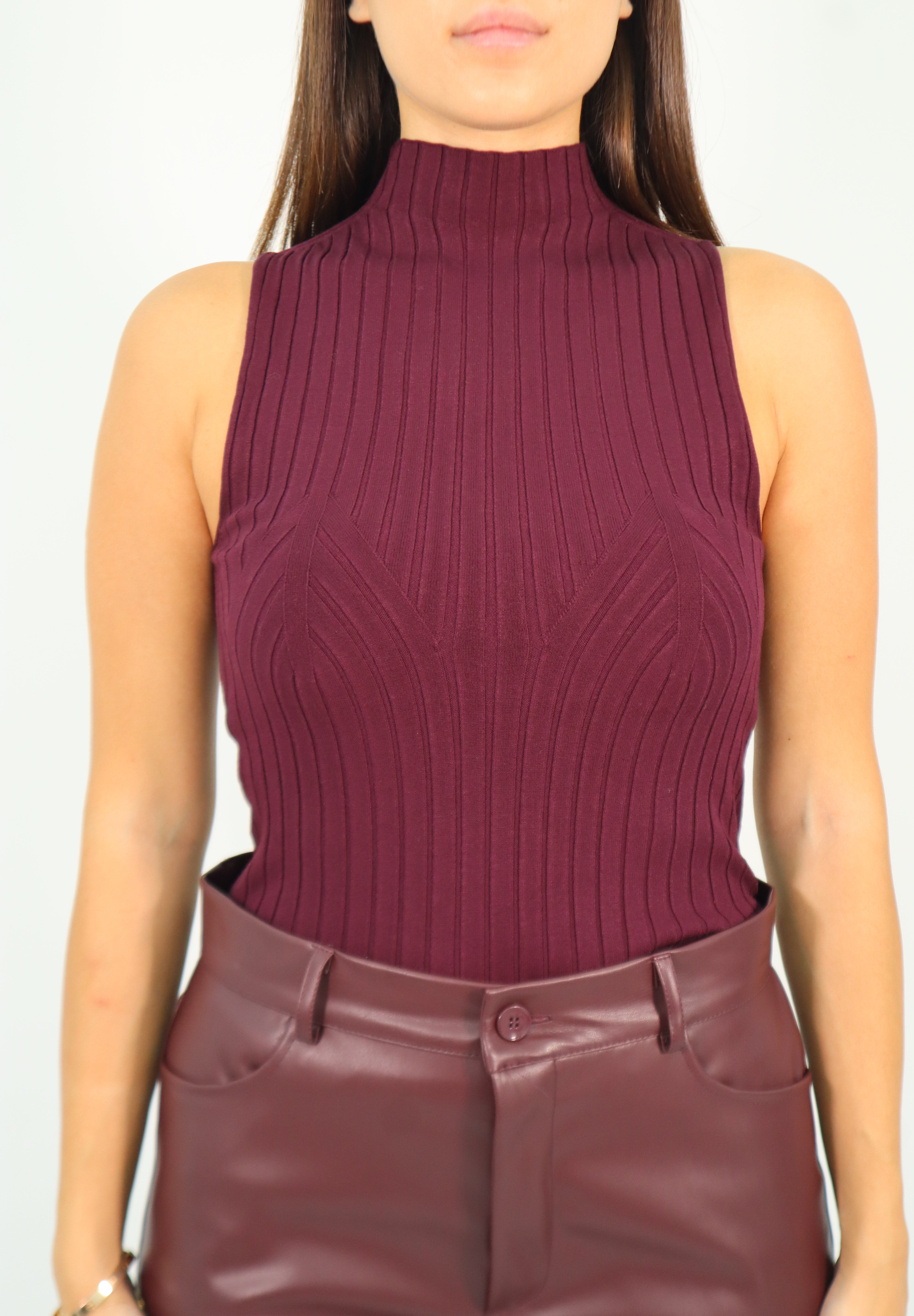 RIBBED TOP WITH SLEEVES