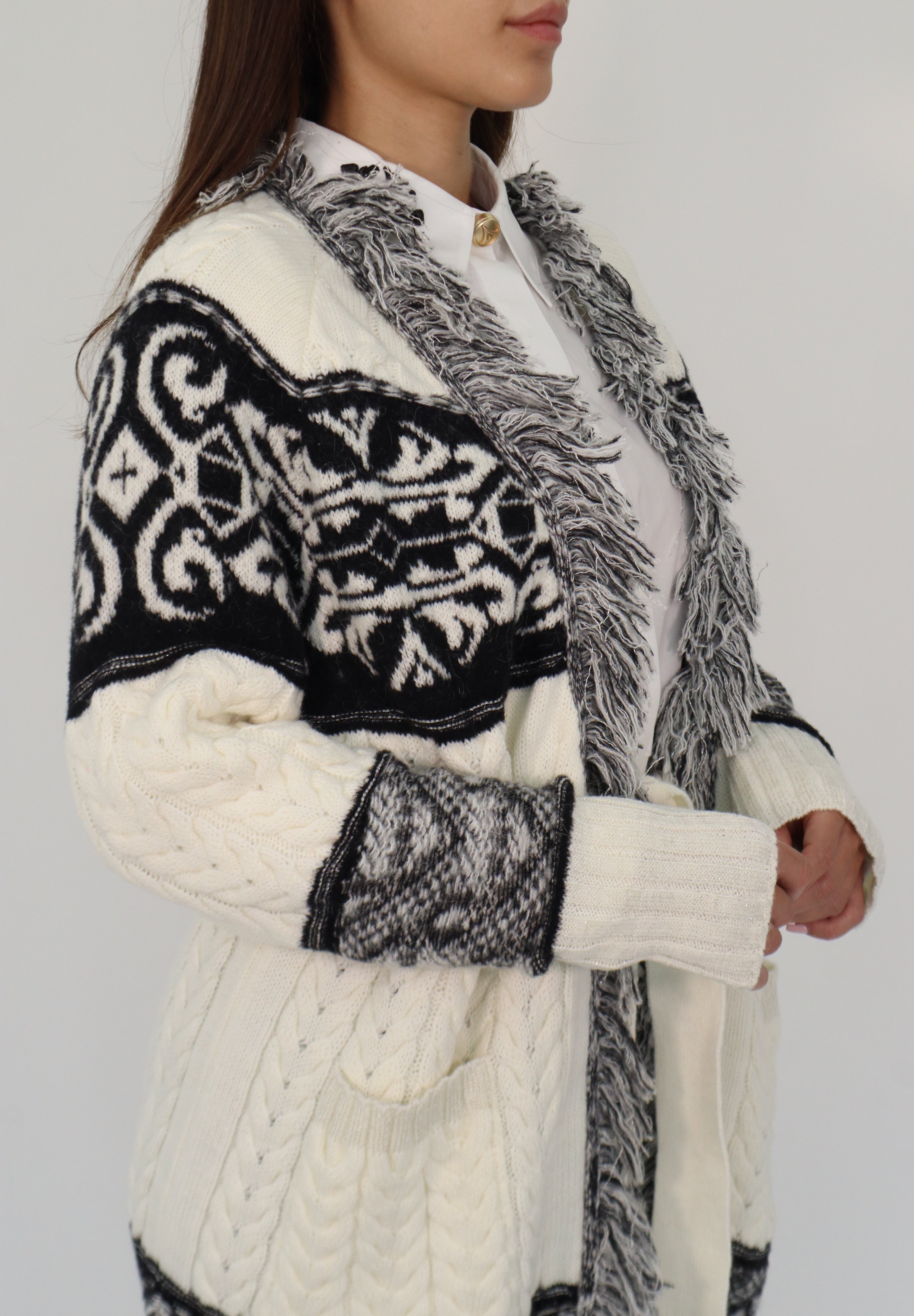 BLACK AND WHITE RAGLAN CARDIGAN