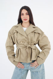 TRENCH CORTO