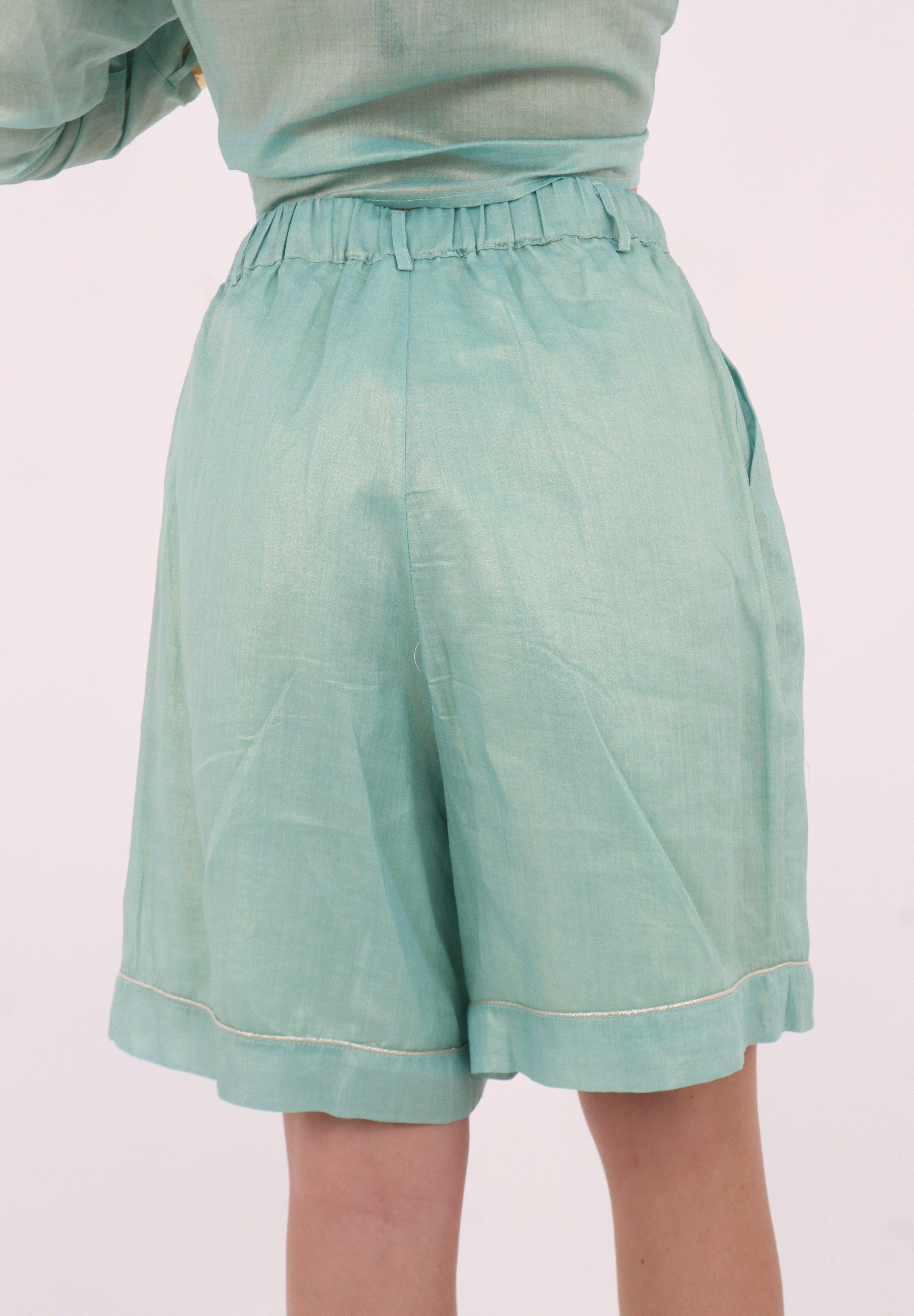 SHORT GREEN
