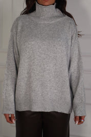 Pull con bottone gioiello