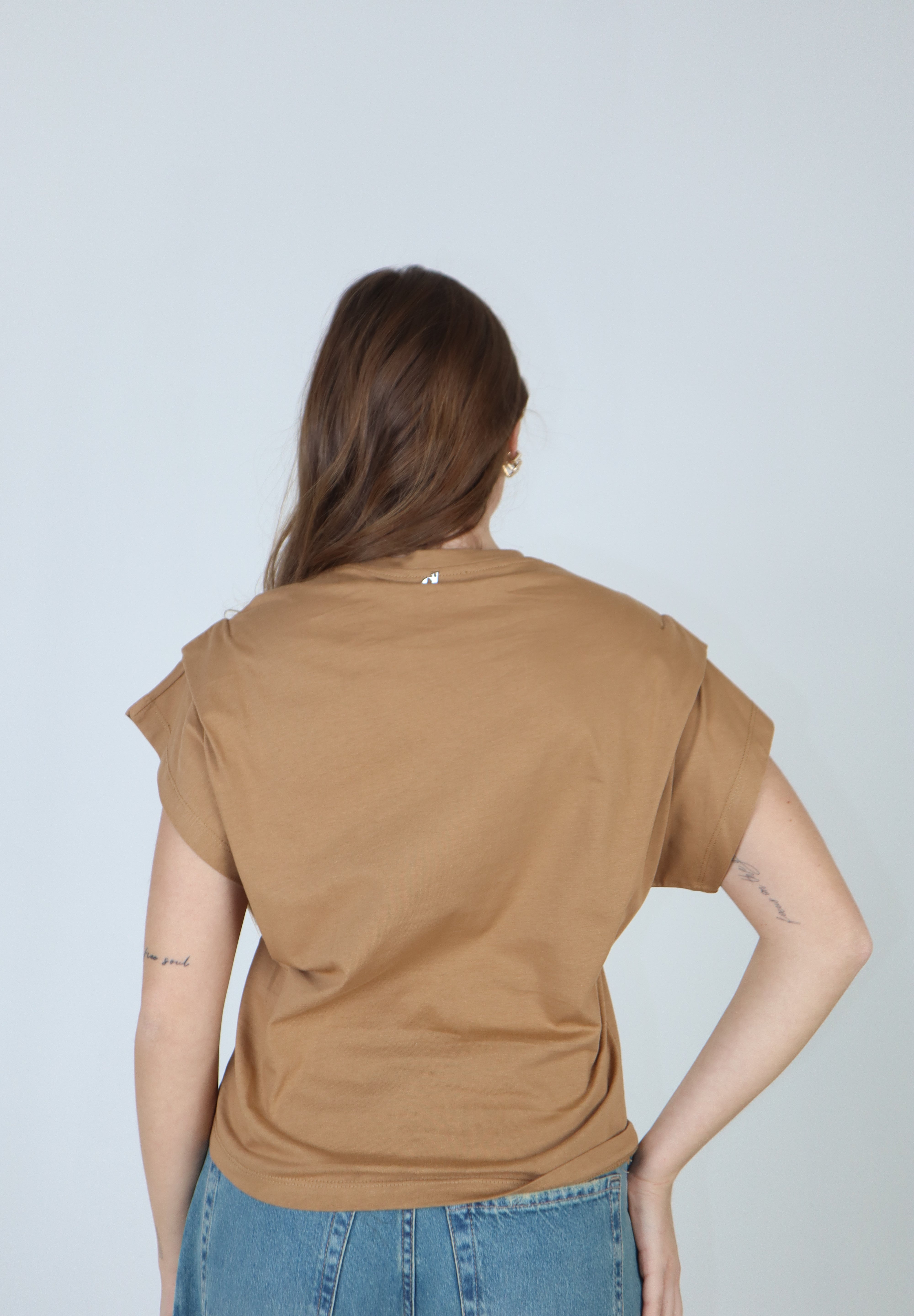 T-SHIRT CARLY CAMMELLO