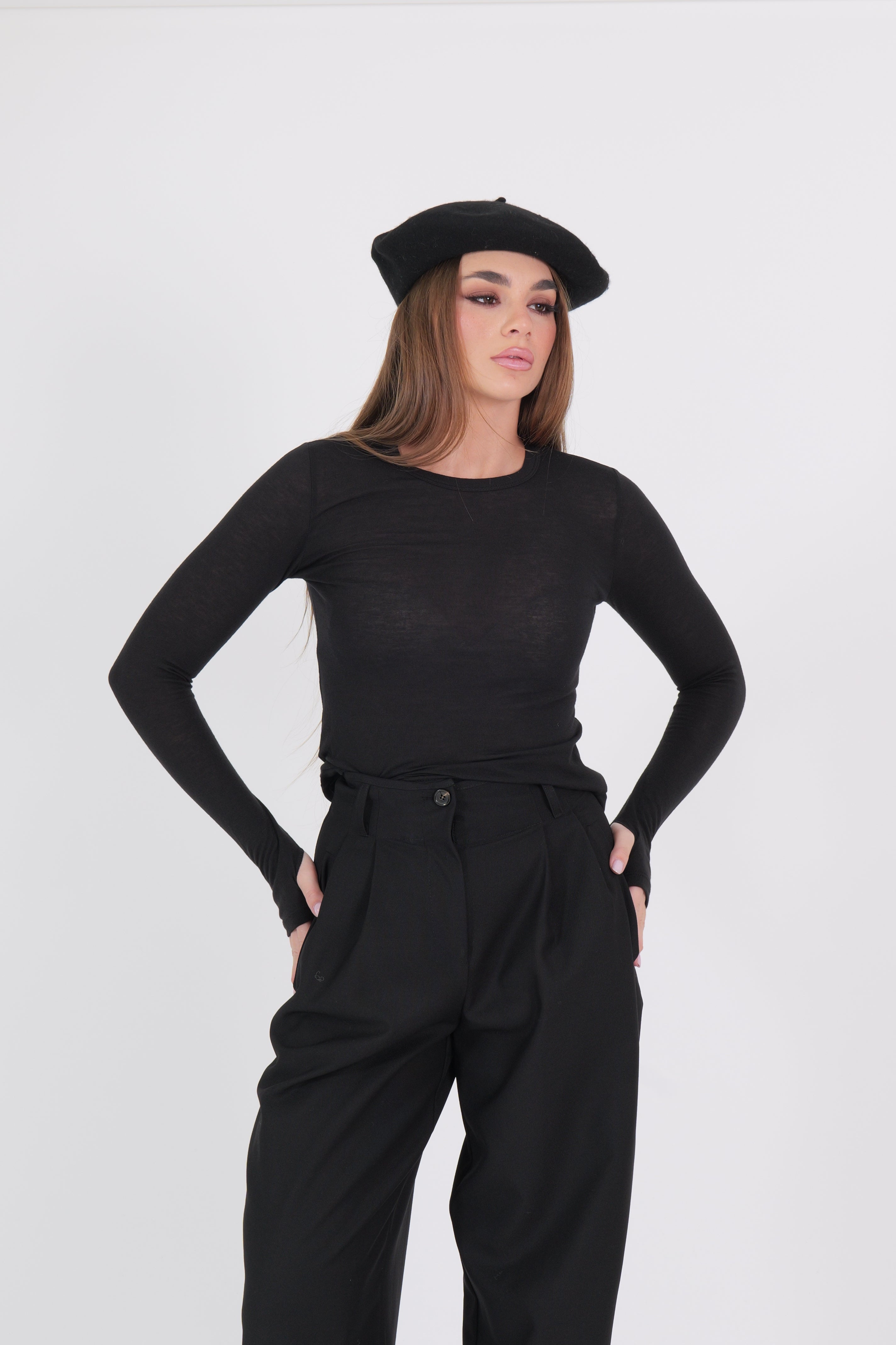 MAGLIA GIROCOLLO MANICA A GUANTO NERO