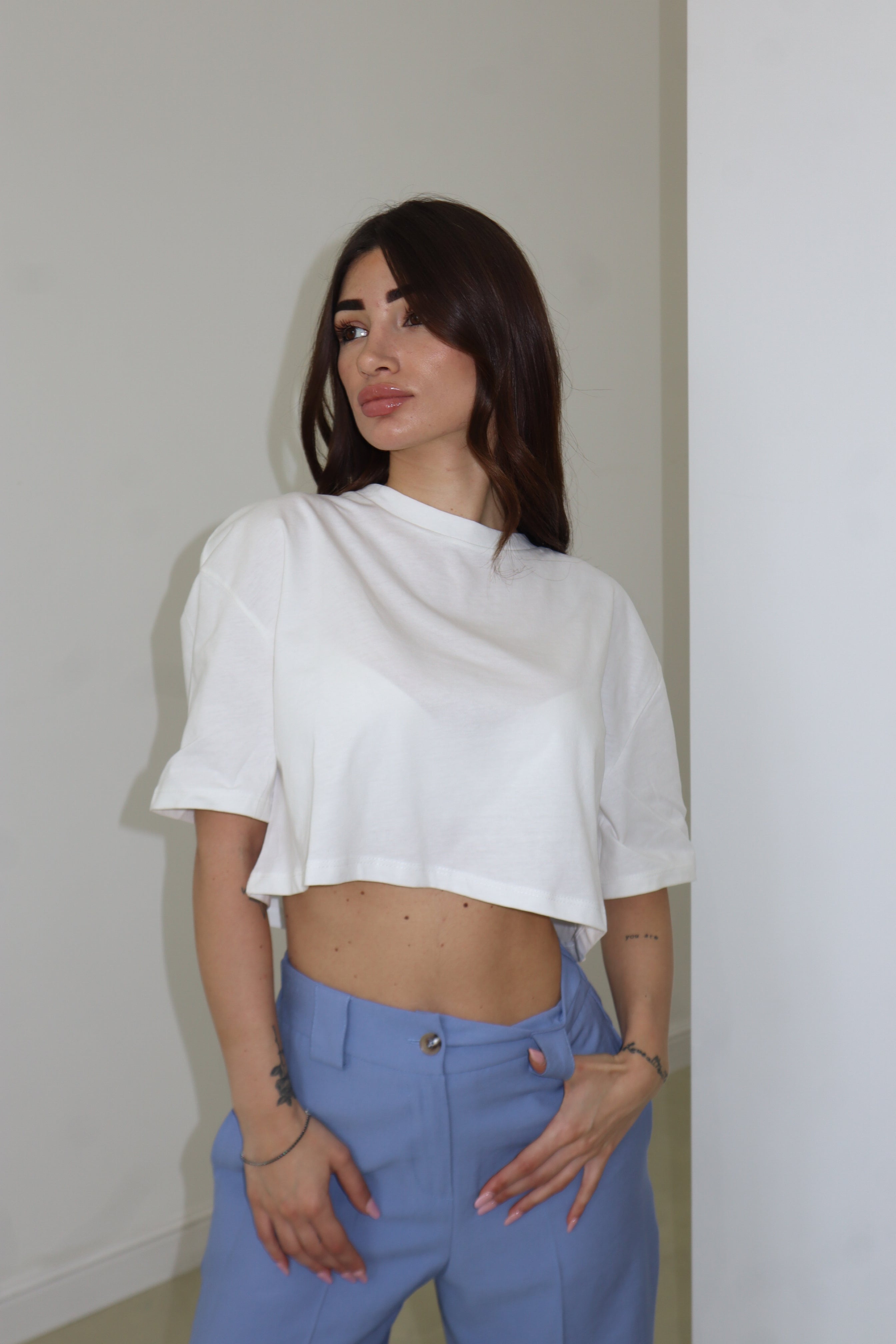 T-SHIRT CROP