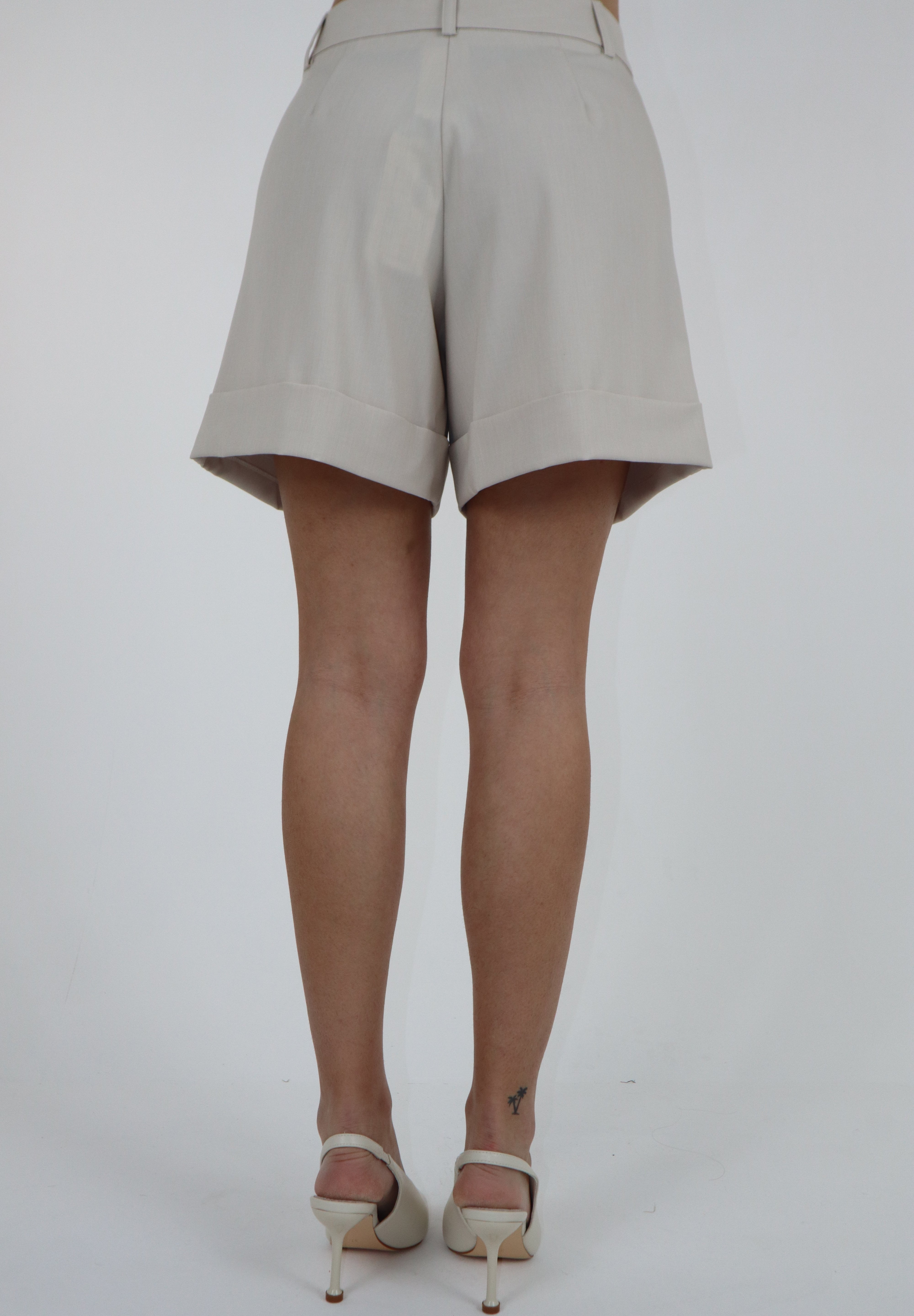 SHORT BEIGE