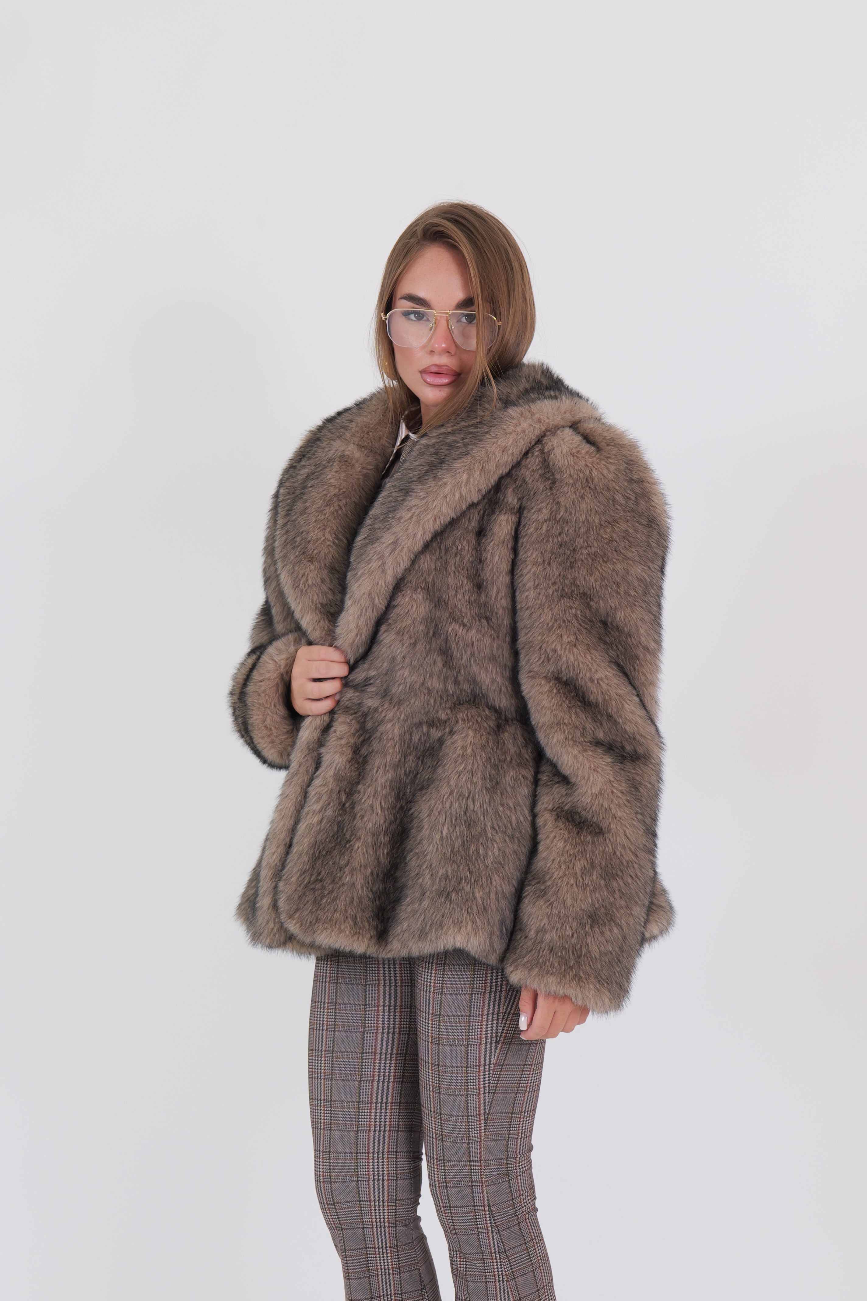 FUR LIV POLAR WOLF