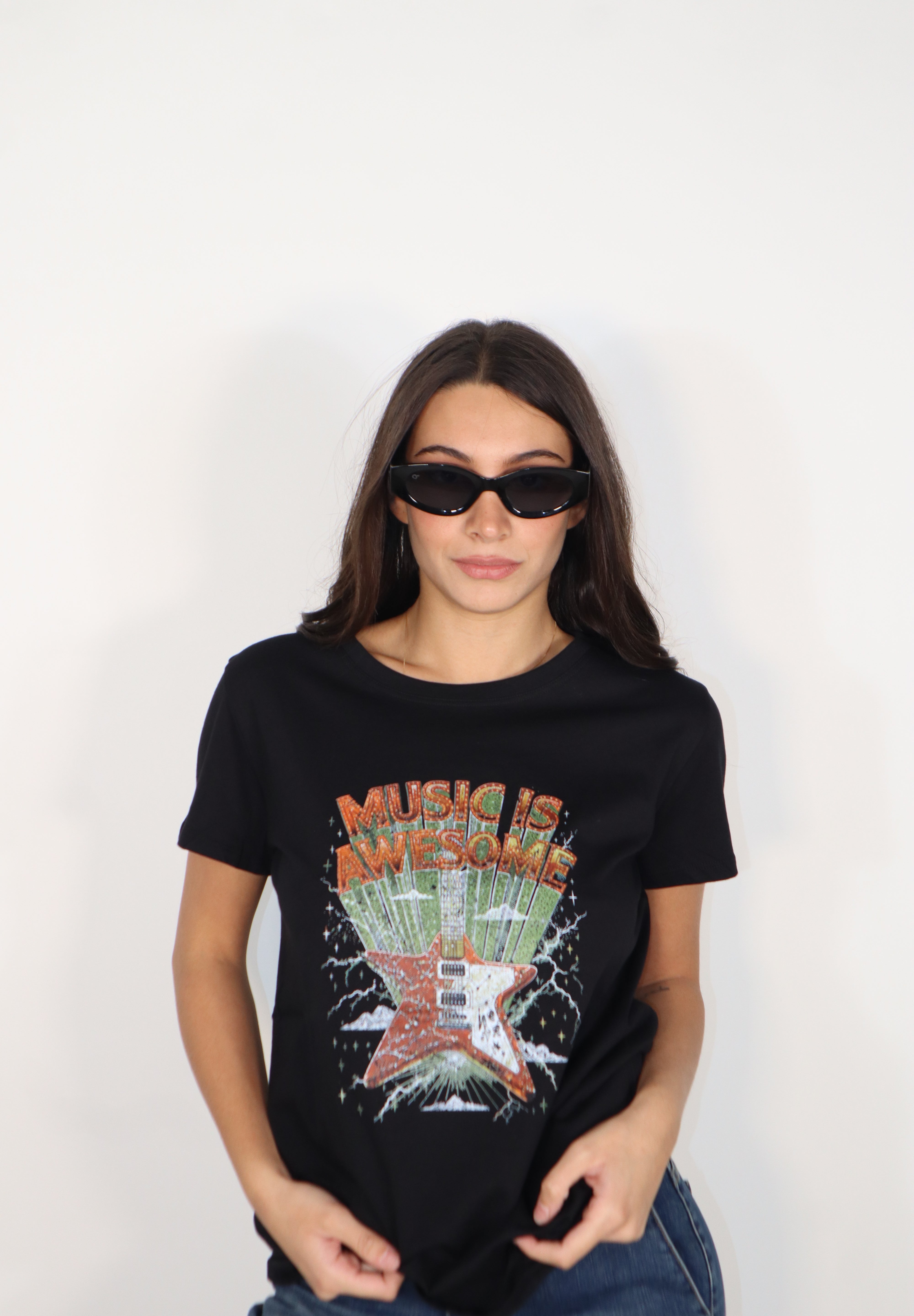 T-SHIRT MUSIC IS AWESOME