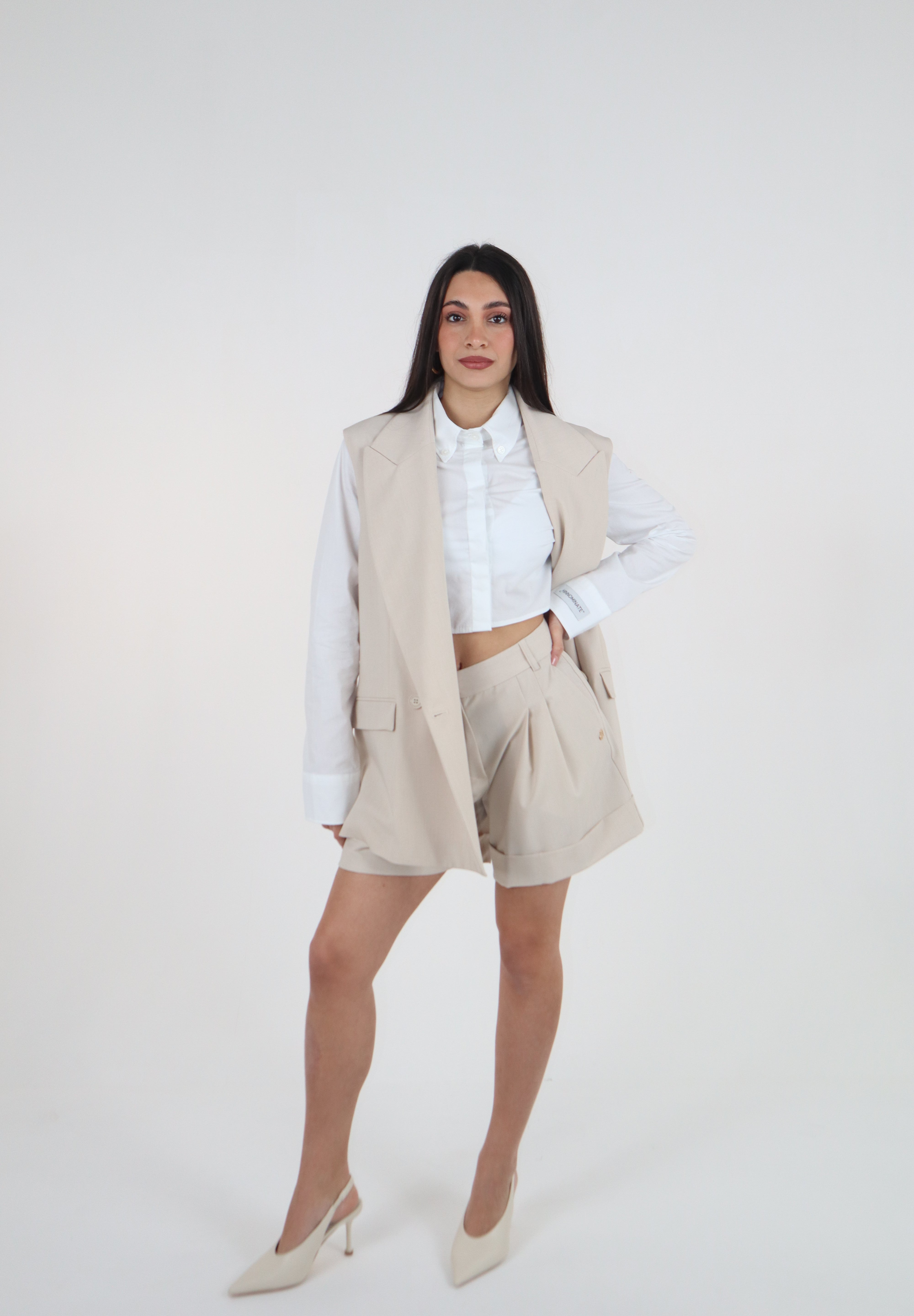 SHORT BEIGE