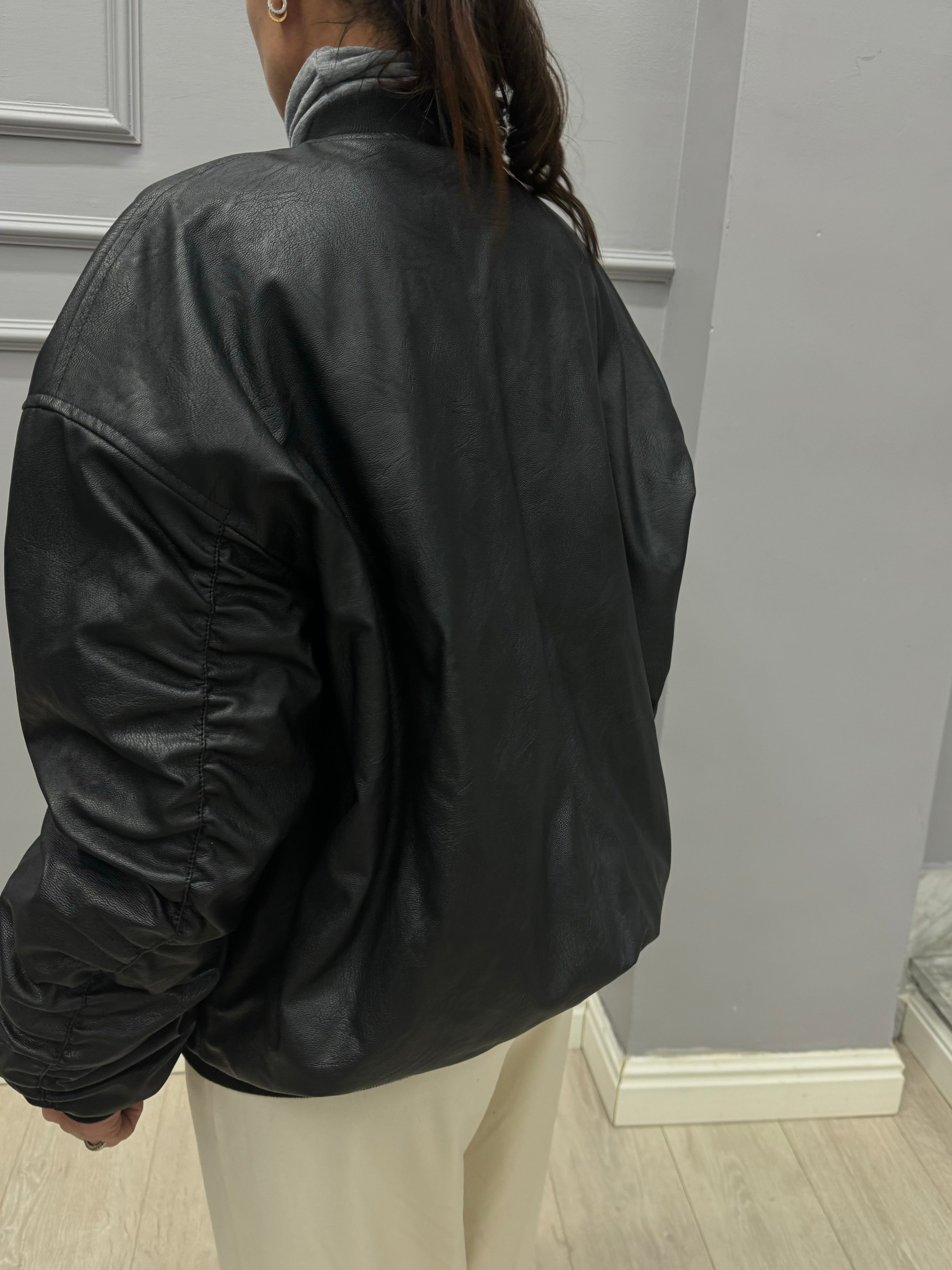 BOMBER IN LEATHER