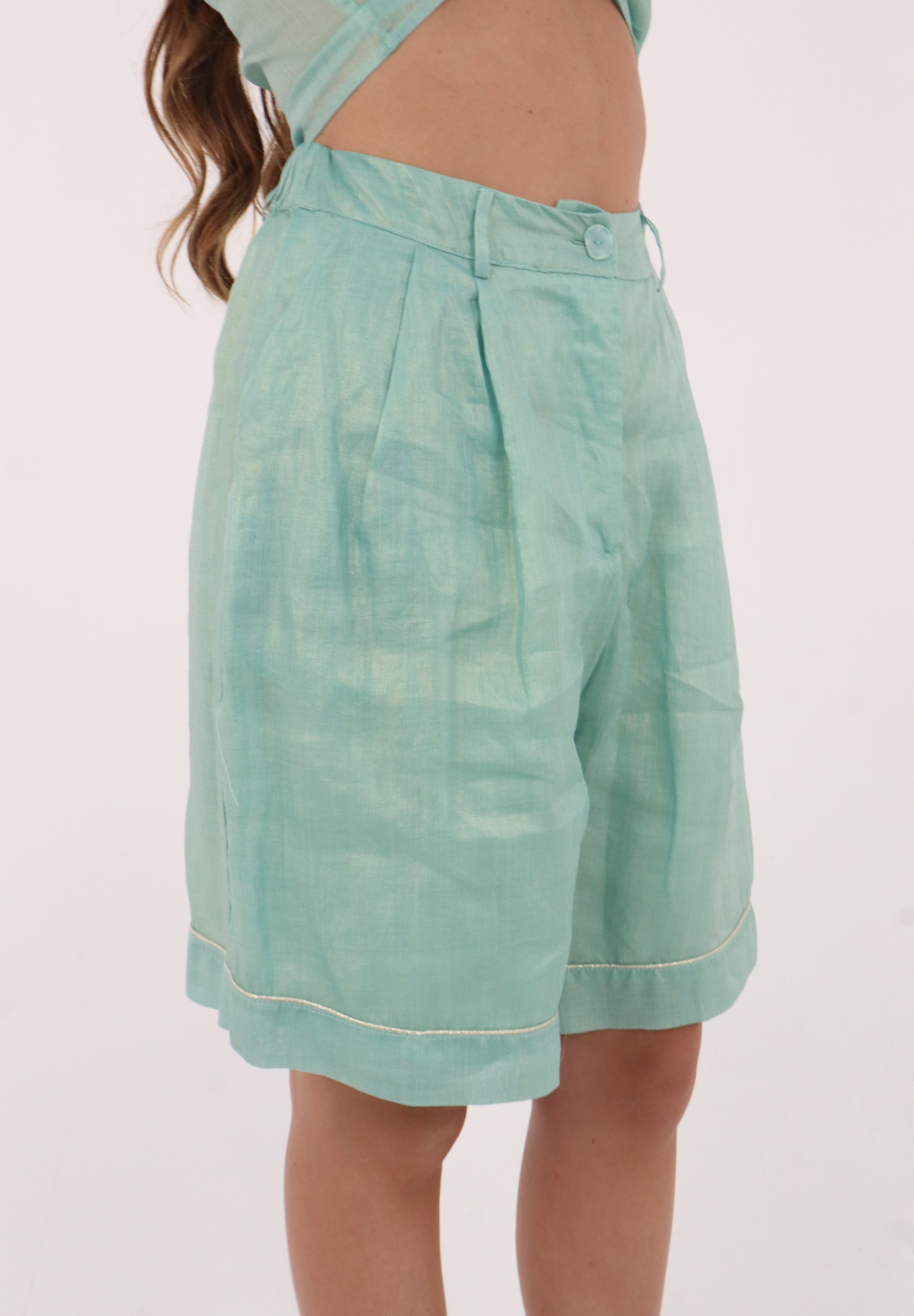 SHORT GREEN