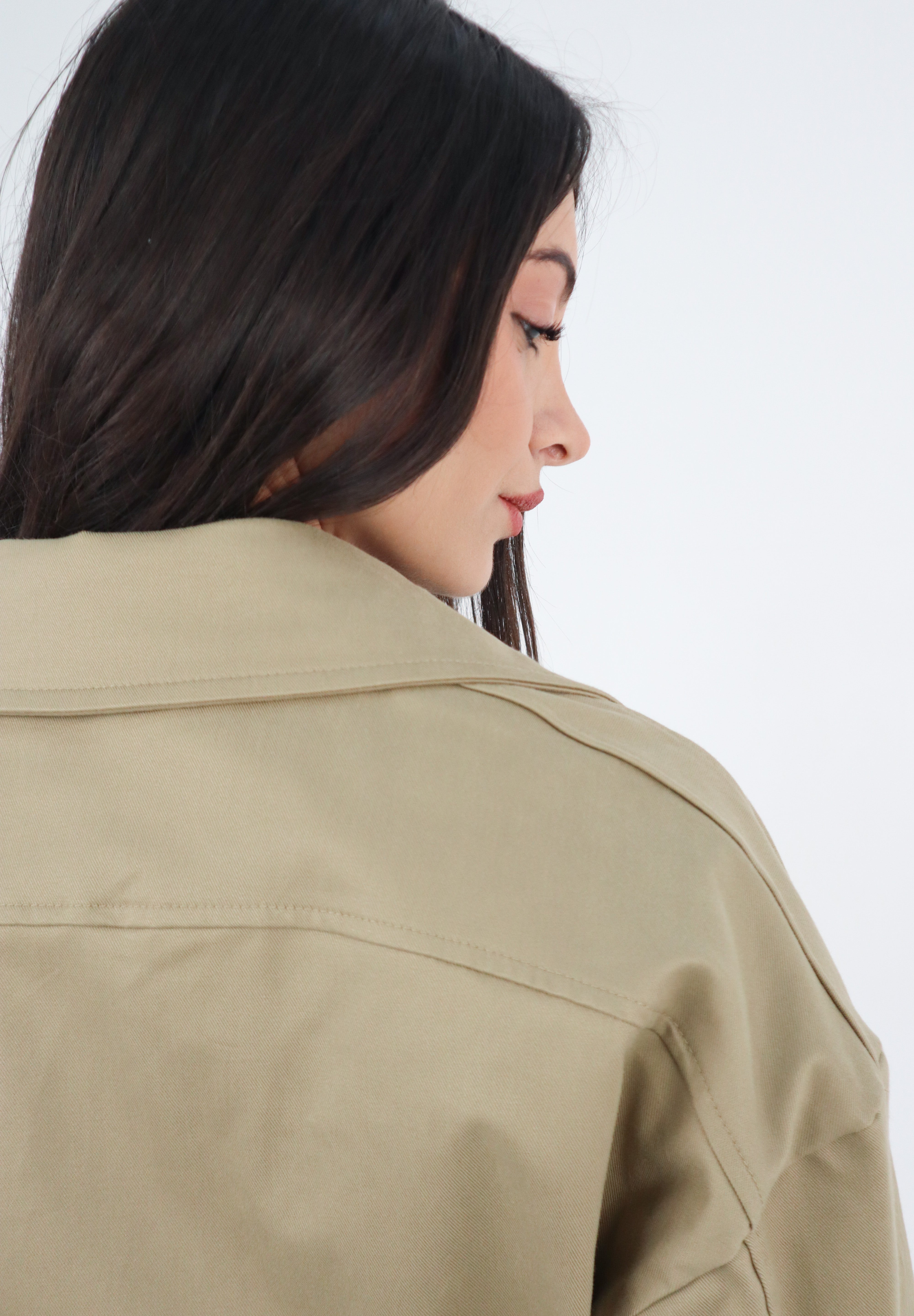 TRENCH CORTO