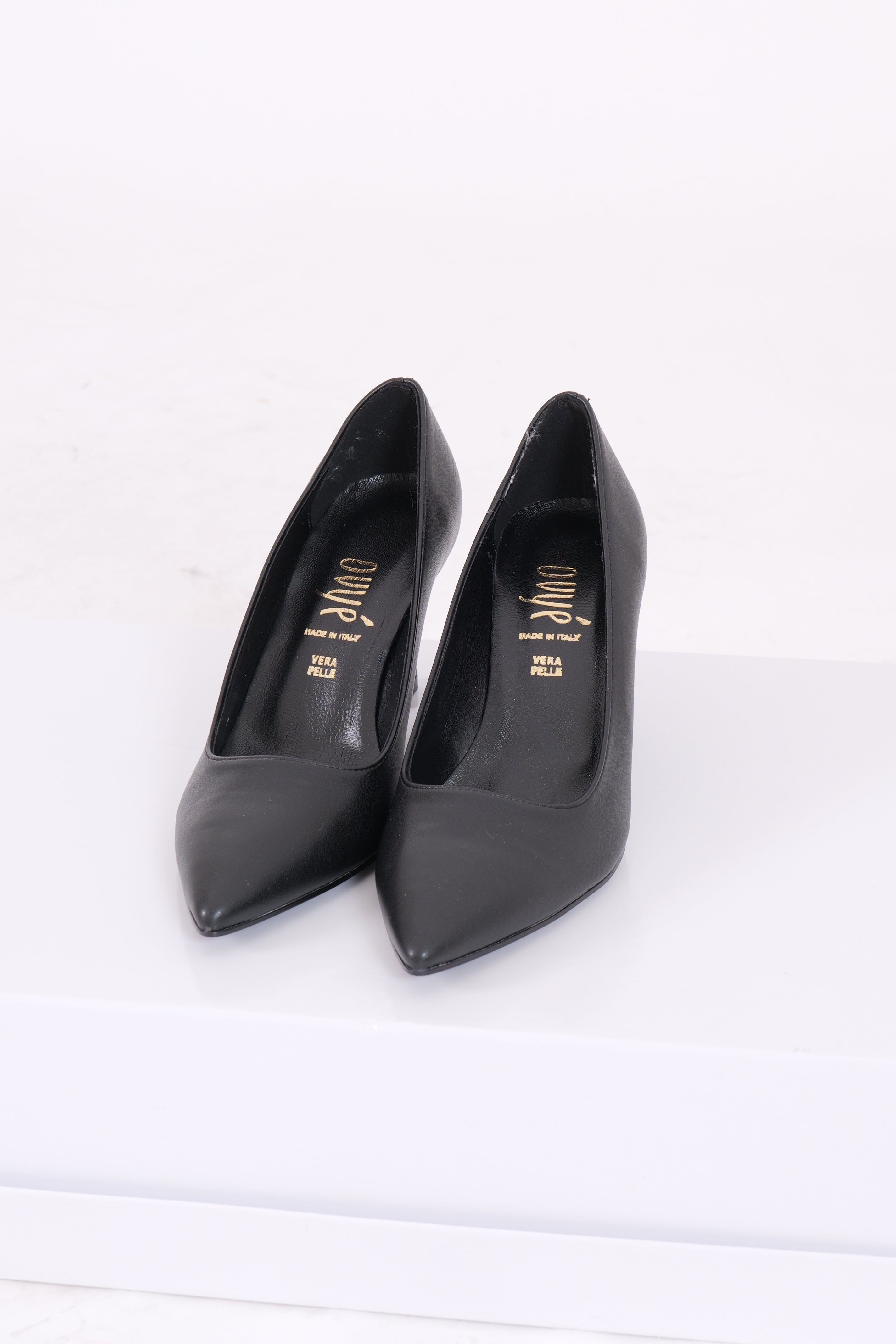 DÉCOLLETÉ NERO IN PELLE