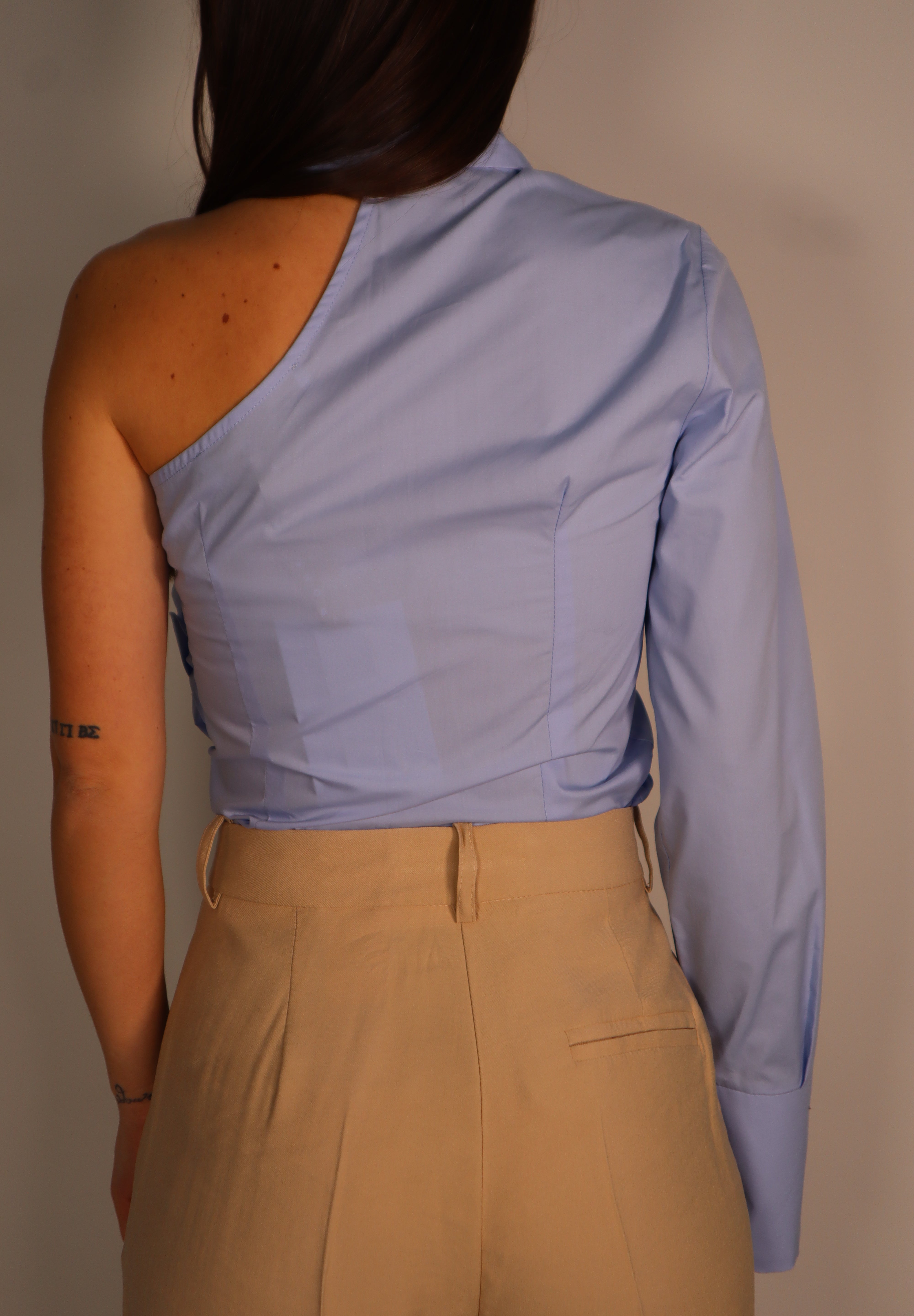 CAMICIA CON FIORE CUT OUT