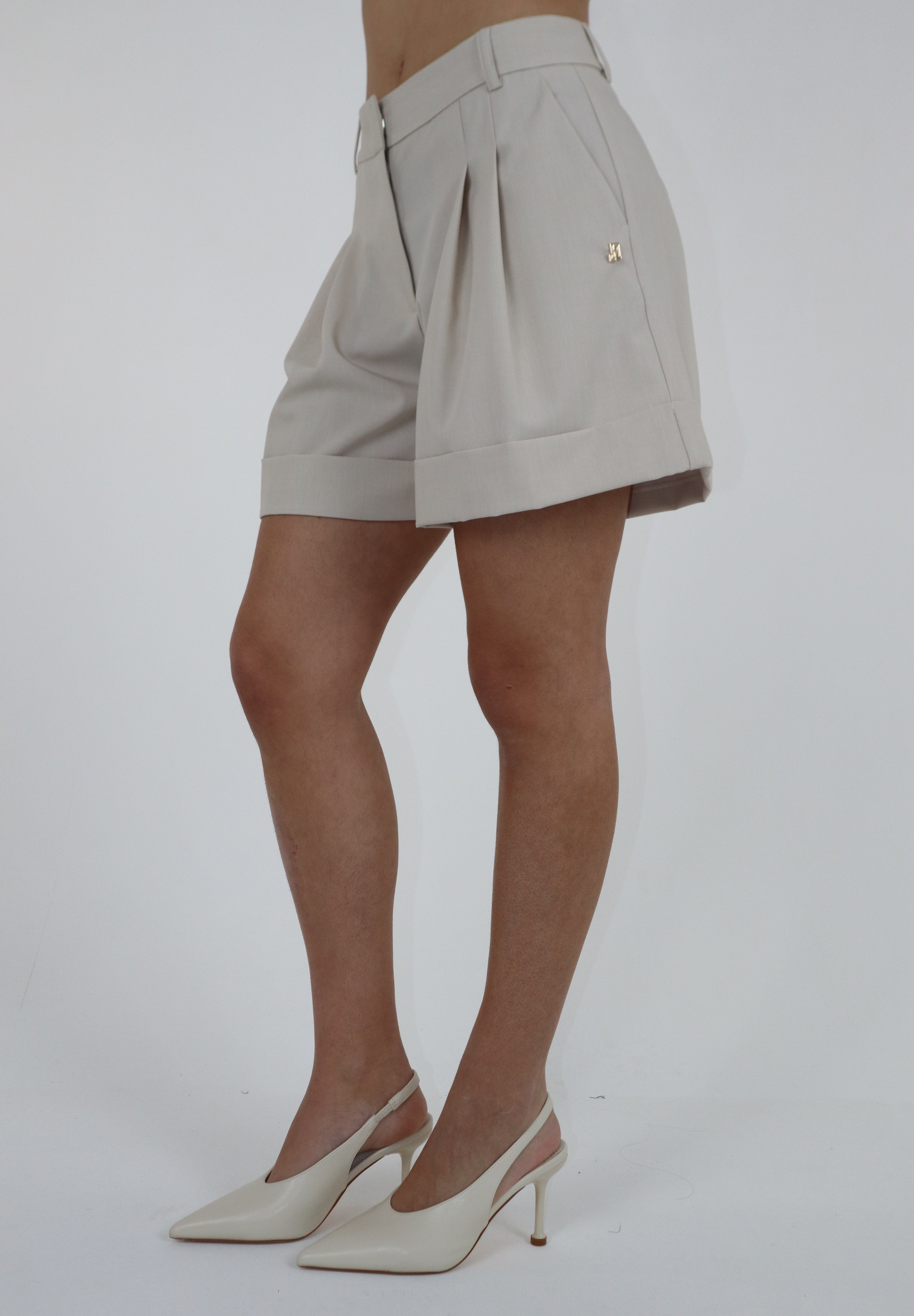 SHORT BEIGE