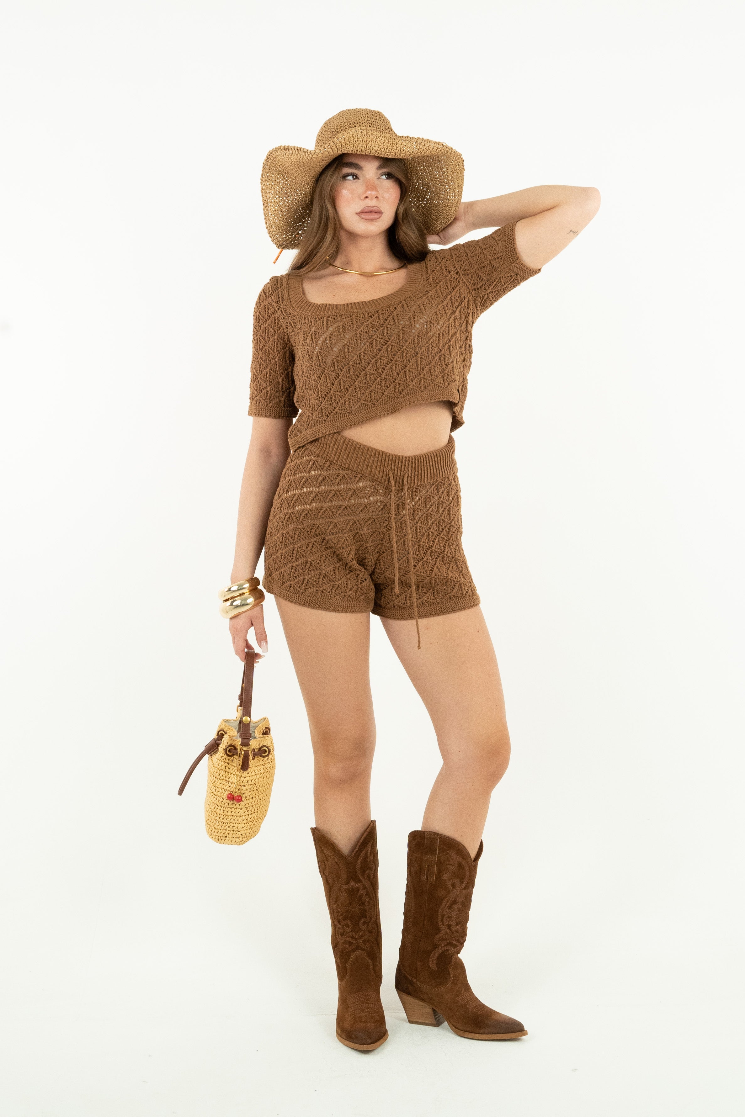 SHORT BROWN